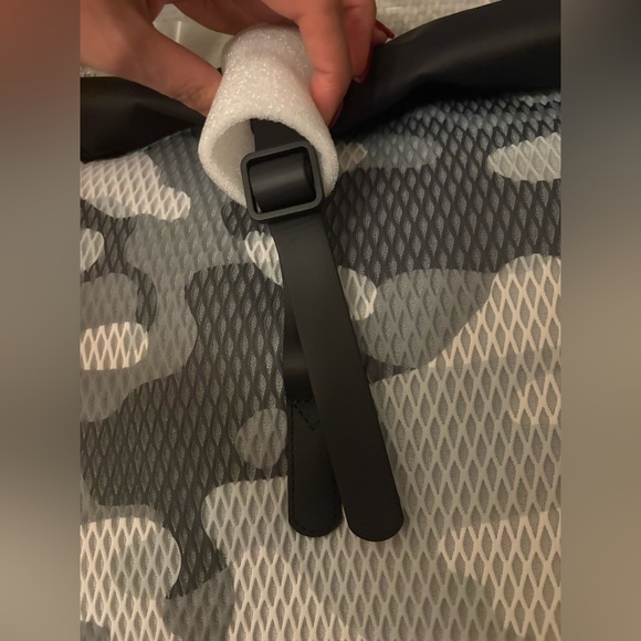 RAINS Puffer Pouch 1L Camo Crossbody Bag New With Tags - Picture 11 of 12